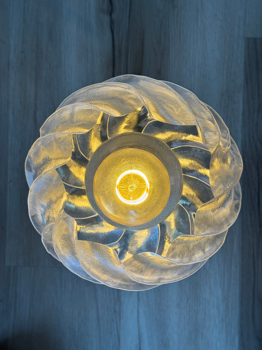 SHADE001 - Modern Spiral